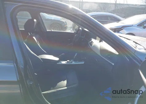 2013 BMW 328I xDrive z USA, uszkodzony, nr VIN WBA3B5G51DNS01577